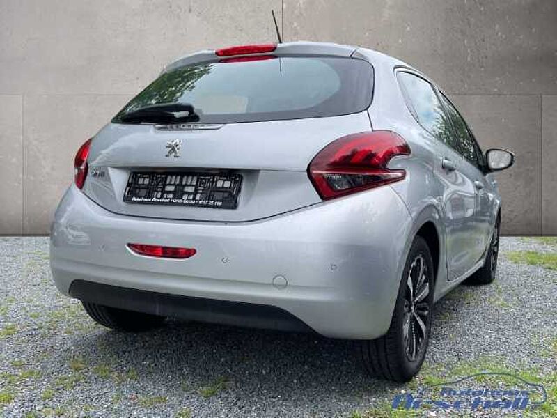 Peugeot 208 1.2 PureTech Allure Pure Tech 110 Navi Apple CarPlay Android Auto Musikstreaming