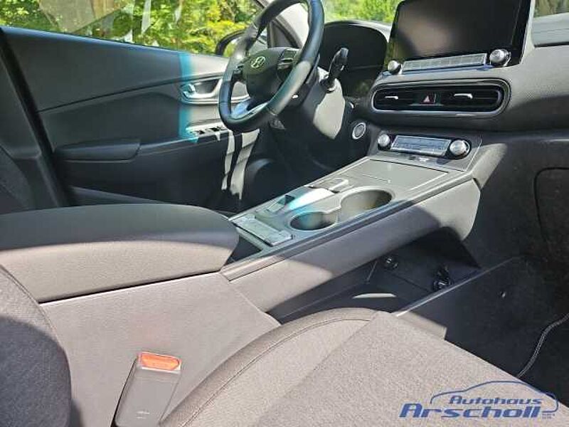 Hyundai KONA Trend 2WD MY23 (100kW) TREND-Paket, Navigations HUD Navi Soundsystem LED ACC