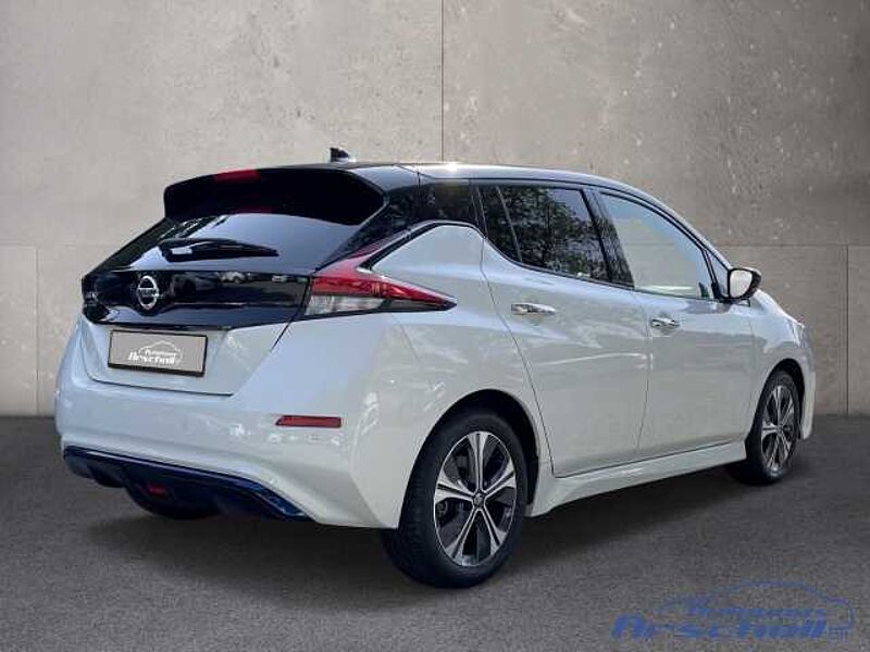 Nissan Leaf Tekna 40 kWh Navi Leder Soundsystem Bose 360 Kamera LED ACC Apple CarPlay Androi